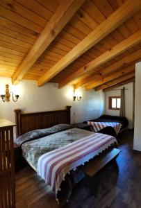 Ένα ή περισσότερα κρεβάτια σε δωμάτιο στο CABAÑA SIMA TOSCANO, Minigolf, Fogatero exterior y Área Infantil