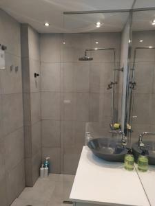 Kúpeľňa v ubytovaní Acogedor y moderno estudio en Capuchinos