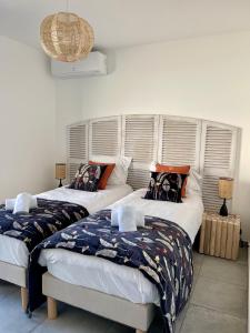 A bed or beds in a room at Superbe T3 NEUF VUE MER