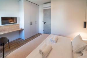 Posteľ alebo postele v izbe v ubytovaní PINNA RESIDENCE - Caretta
