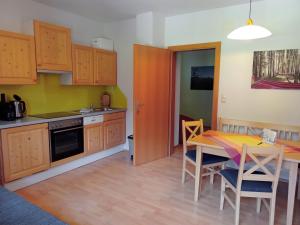 A kitchen or kitchenette at Sportlerhof