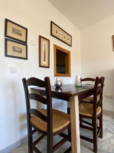 a dining room with a wooden table and chairs at Apartamento Alborán in Torremolinos