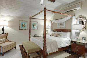 Llit o llits en una habitació de Colony Club by Elegant Hotels