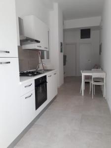 Kuchyňa alebo kuchynka v ubytovaní B&B Lido Apartament 10A
