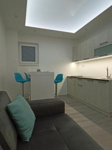 a living room with a couch and a kitchen at Apartman Mauna De Luxe in Bogatić +37 photos