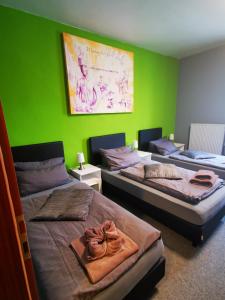 Postel nebo postele na pokoji v ubytování Dithmarscher Haus