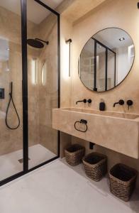 Et badeværelse på Premium loft in the heart of Malaga by REMS + 57 billeder