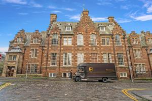 Gallery image of Duplex 3 Bedroom Mezzanine Apartment - Heart of Edinburgh in Edinburgh