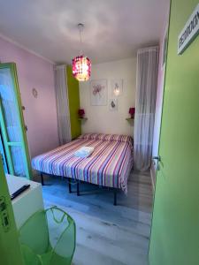 Кровать или кровати в номере Appartamento Affaccio sul mare, Baia di Copanello