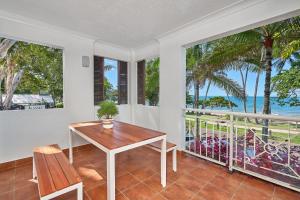Gallery image of Alassio Beachfront Apartment 201 Palm Cove in Palm Cove