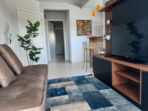 Televisyen dan/atau pusat hiburan di Apartamento próximo centro e universidade