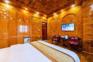 TV a/nebo společenská místnost v ubytování TheKing Hotel