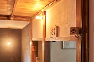 a shelf in a room with two boxes on it at Yamada Bessou くつろぎの温泉宿 山田別荘 in Beppu