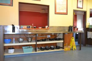 Cucina o angolo cottura di Chateau Backpackers & Motels
