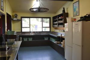 Cucina o angolo cottura di Chateau Backpackers & Motels