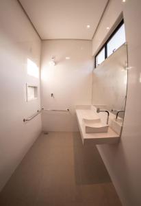 Bathroom sa Hotel Du Valle - Salinas - MG