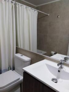 Kamar mandi di Acogedor apartamento