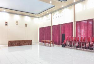 Gallery image of Hotel Mataram Cipanas Syariah Mitra RedDoorz in Pasakon 1