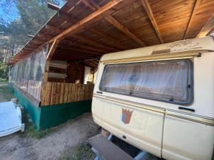 an old van parked in front of a building at Каравана Чайка in Sozopol