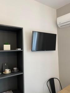 TV a/nebo společenská místnost v ubytování Comfort&Budget