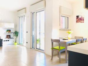 A seating area at Stepandgo Milano Navigli