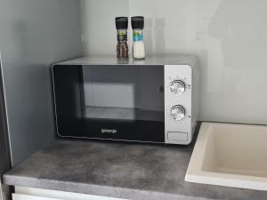 Kuchyňa alebo kuchynka v ubytovaní 61 - Apartamenty Siedlce - Nowy apartament w centrum przy ul 3 Maja 51a