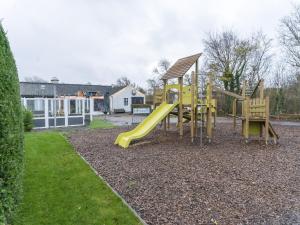 De kinderspeelruimte van Beautiful Villa in De Koog Texe with Fenced Garden