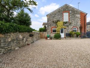 Gallery image of Lower Butchers Cottage in Weymouth