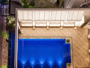 Výhľad na bazén v ubytovaní Okinawa EXES Naha alebo v jeho blízkosti