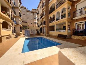 Bazén v ubytování Precioso apartamento con piscina cerca de la playa TORROX COSTA nebo v jeho okolí