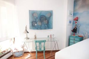 Telewizja i/lub zestaw kina domowego w obiekcie Lujoso y amplio piso con 5 habitaciones