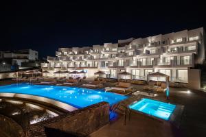 Royal Marina Suites Boutique Hotel - Adults Only内部或周边的泳池