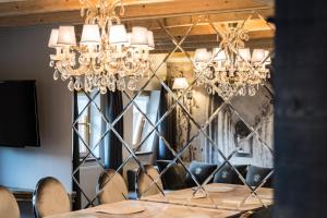 a dining room with a table and chandeliers at Szwajcarski Dworek in Piechowice
