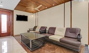 a living room with a couch and a table at Itsy By Treebo - G Square in Vijayawāda