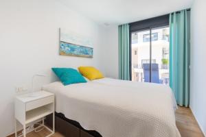 A bed or beds in a room at SEA VIEW 2 BDR Apartment Allonbay Village & SPA