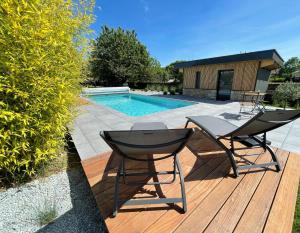 Gallery image of Séjour détente - Appart'hôtel n 1 avec jaccuzi, piscine et petit-déjeuner in Chouzelot