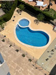 The swimming pool at or close to Apartamento Kennedy 2 by Gestaltur