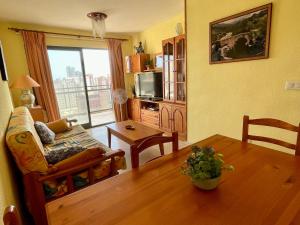 A television and/or entertainment centre at Apartamento Kennedy 2 by Gestaltur