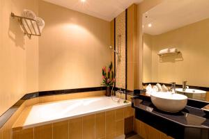 Kupaonica u objektu Nipa Resort, Patong Beach - SHA Extra Plus