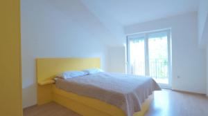 Un pat sau paturi într-o cameră la Divine Apartments Budva