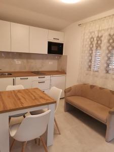 Kuchyň nebo kuchyňský kout v ubytování Apartment Luka