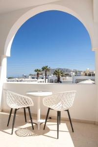 En balkon eller terrasse på Cyclades Hotel