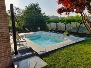 Bazén v ubytování Agriturismo I Grappoli nebo v jeho okolí + 37 fotografií