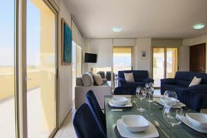 صورة لـ Phaedrus Living Seaside Luxury Flat Pervolia في بريفوليا