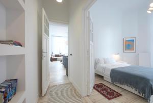 מיטה או מיטות בחדר ב-Cosy and Modern 2 bedrooms flat near Châtelain and Brugmann