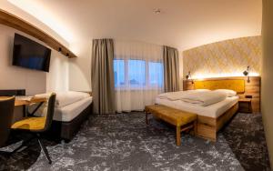 Postel nebo postele na pokoji v ubytování EGINO-Premium Hotel, Restaurant & Bar