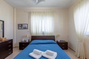 Un pat sau paturi într-o cameră la Villa Nova