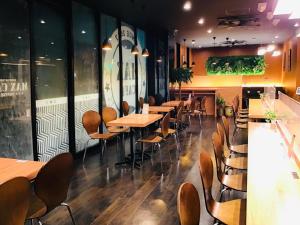 Restaurant o un lloc per menjar a HOTEL LiVEMAX Aichi Toyota Ekimae