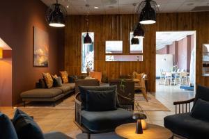 a lobby with couches and chairs and a table at Lindesnes Havhotel in Spangereid