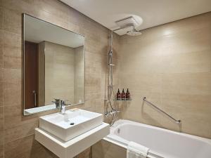 Roynet Hotel Seoul Mapoにあるバスルーム